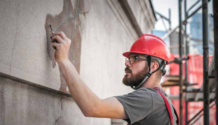 تعمیر دیوارهای خارجی جزو اساسی ترین نکات نگهداری و ایمنی ساختمان است.