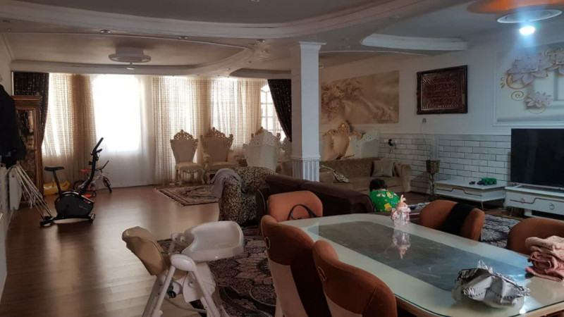 خانه 300 متری در خیابان 17 شهریور ازنا12849310529