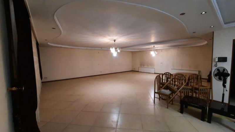 آپارتمان 234 متری سه خوابه در طالقانی همدان12962412088