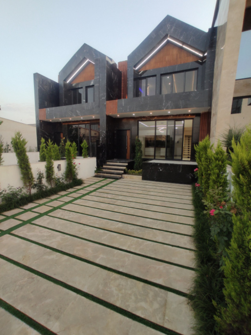 ویلا 130 متری سه خوابه در حسین آباد آمل12990912531