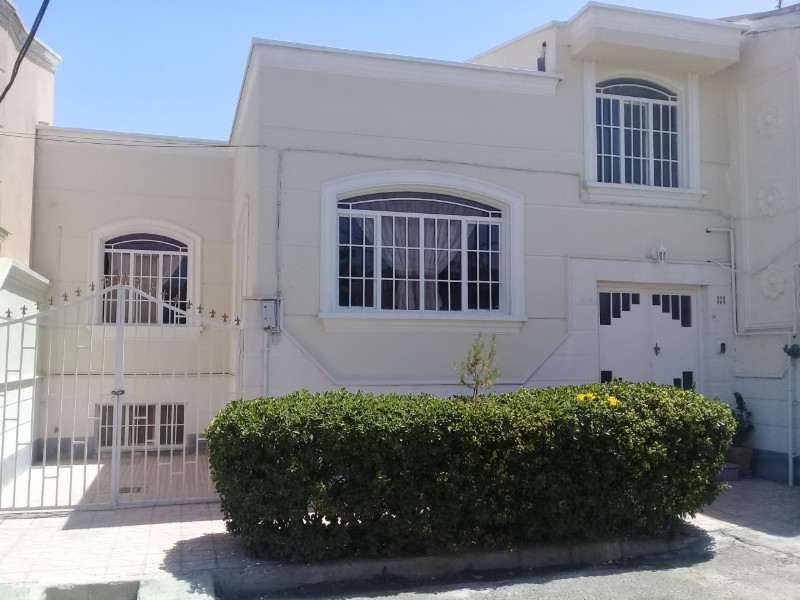 ویلا 220 متری دو خوابه در فاز 3 اندیشه1256221486