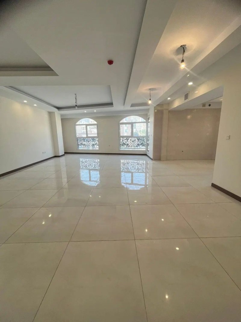 آپارتمان 120 متری دو خوابه در حکمت تهران