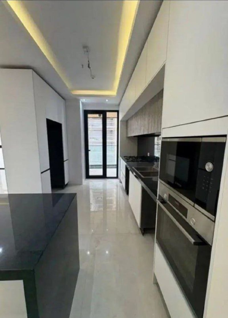 آپارتمان 95 متری دو خوابه در فرمانیه غربی تهران13249215507