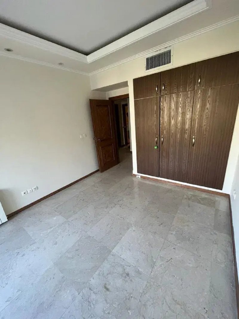 آپارتمان 148 متری سه خوابه در گاندی تهران