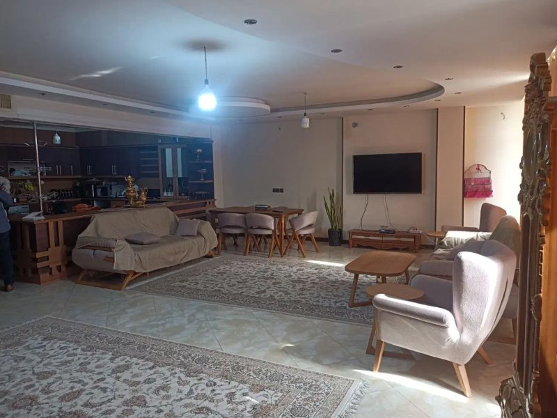 آپارتمان 168 متری سه خوابه در فروردین بهارستان13352317421