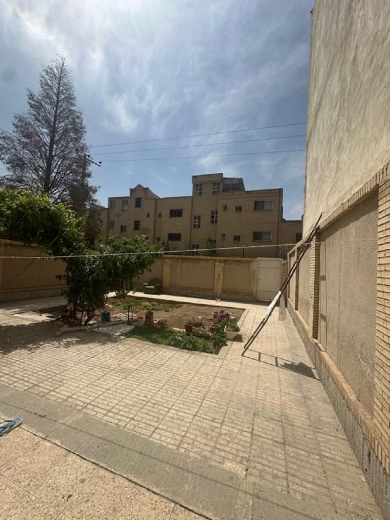 خانه 140 متری دو خوابه در فاز ۱ بهارستان13353017437