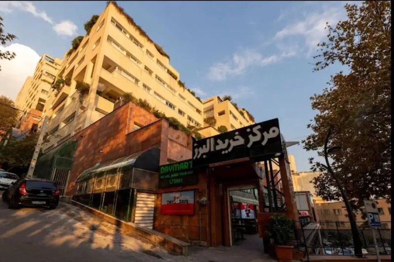 تجاری 600 متری دو خوابه در نیاوران تهران