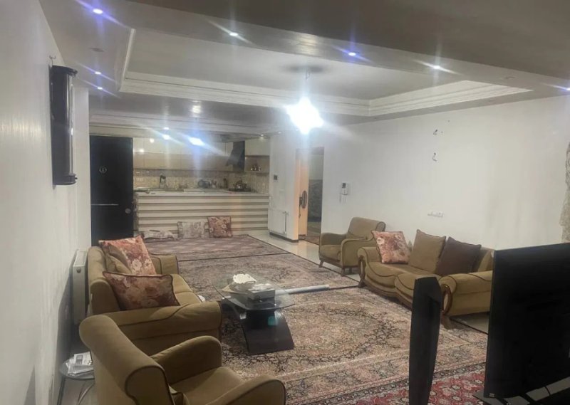آپارتمان 119 متری دو خوابه در بلوار باهنر ورامین