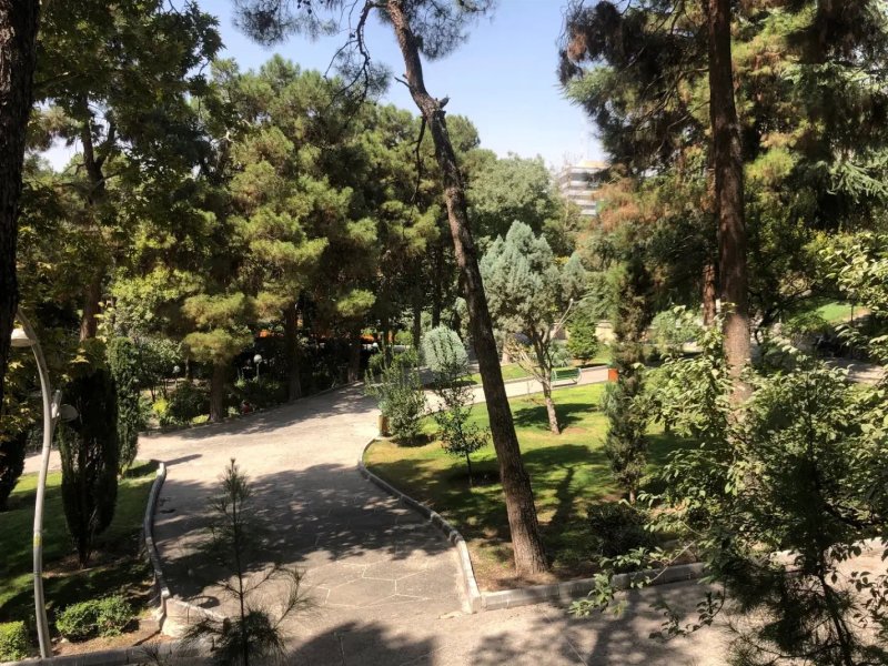 آپارتمان 100 متری دو خوابه در عباس‌آباد تهران