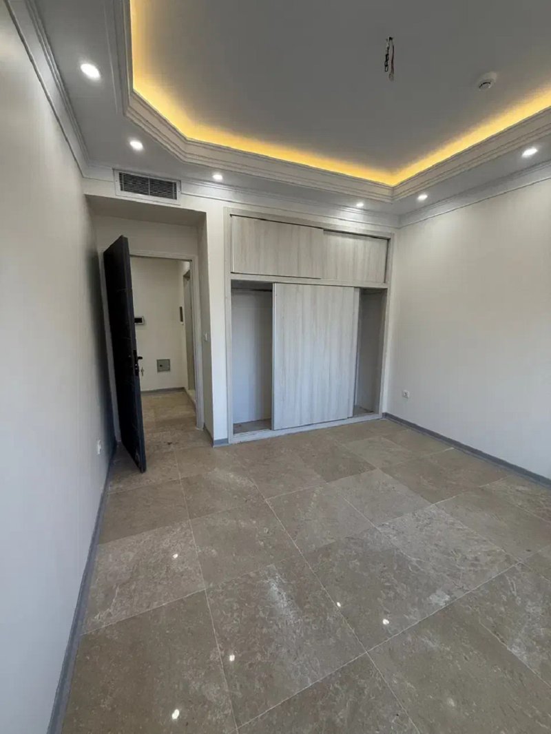 آپارتمان 130 متری سه خوابه در نیروی هوایی تهران13589321891