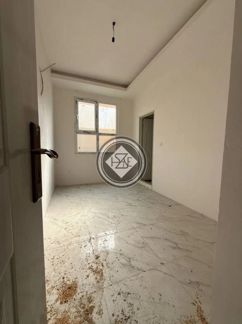 آپارتمان 212 متری پنج خوابه در میدان نماز اسلام شهر13606922324