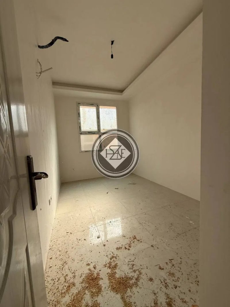 آپارتمان 212 متری پنج خوابه در میدان نماز اسلام شهر13606922329