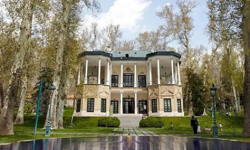 ویلا 800 متری چهارخوابه در زعفرانیه تهران13622822692