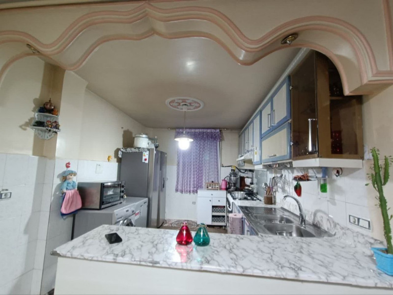آپارتمان 85 متری دو خوابه در میدان زندیه ملایر1259182327