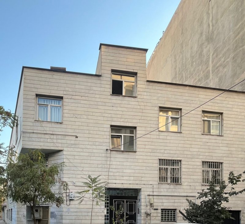 کلنگی 460 متری بیشتر از هشت خواب در هروی تهران