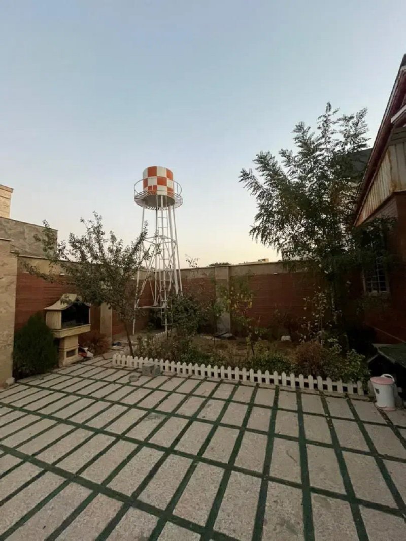 ویلا 200 متری یک خوابه در فاز 4 مهرشهر13676924030