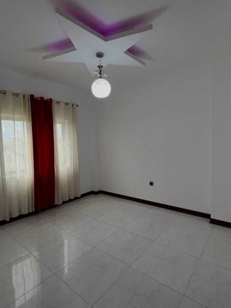ویلا 320 متری چهارخوابه در سعادت آباد چمستان13681724142