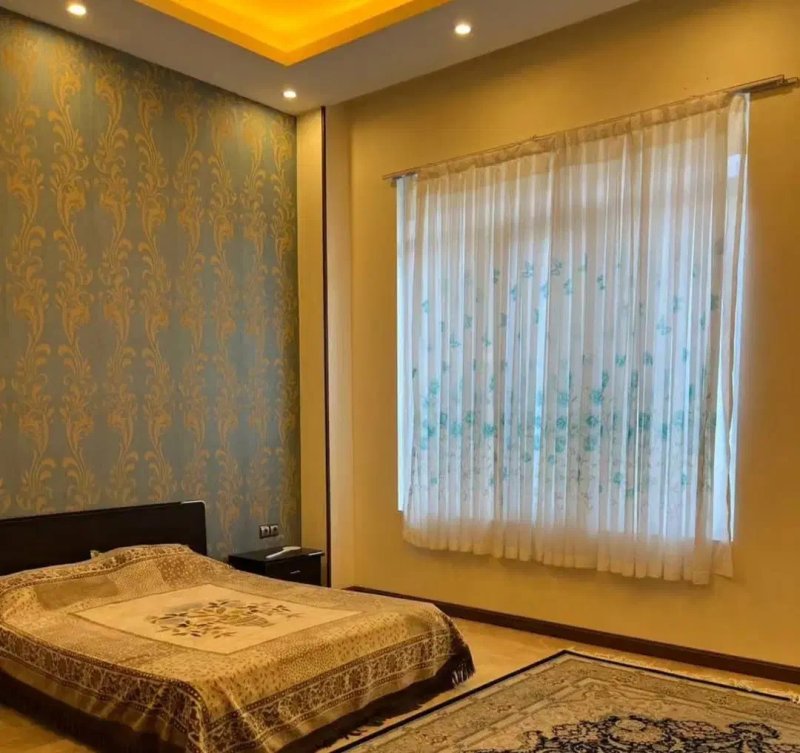 ویلا 1000 متری سه خوابه در چهارباغ کرج13689624405