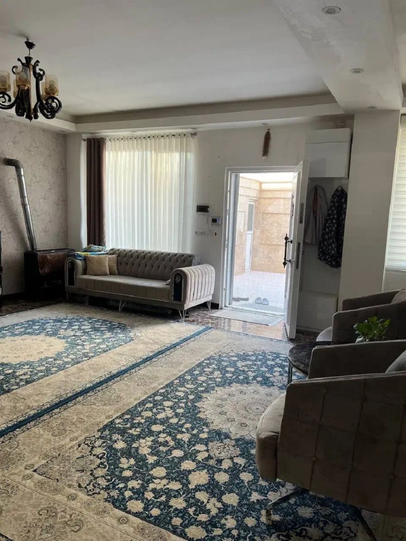 خانه 115 متری سه خوابه در چهارباغ کرج13695124550