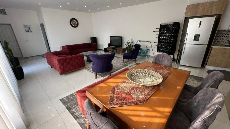 ویلا 340 متری دو خوابه در شهرک زعفرانیه کرج13698024672