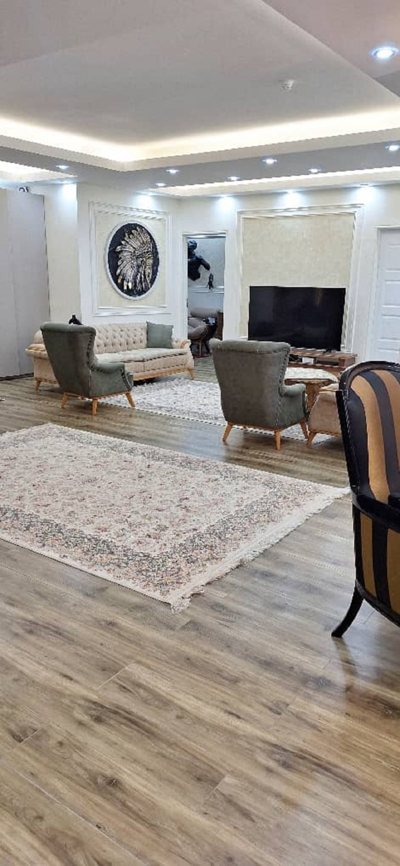 آپارتمان 190 متری چهارخوابه در فاز 1 اندیشه13698124683