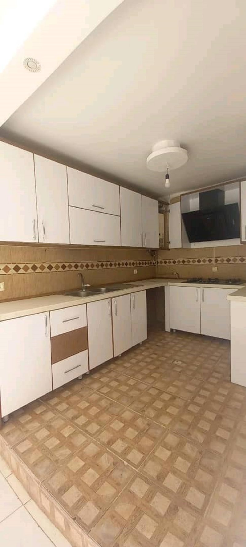 آپارتمان 65 متری دو خوابه در فاز 1 اندیشه13700024727