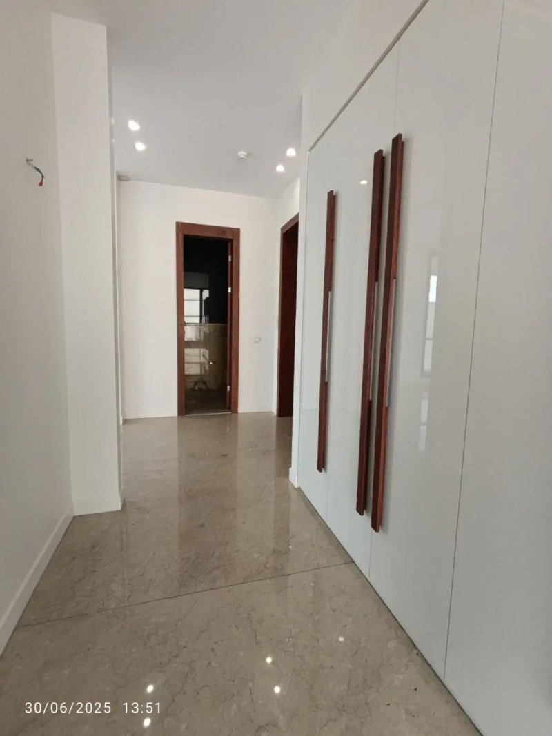 آپارتمان 250 متری سه خوابه در کامرانیه تهران13712825056