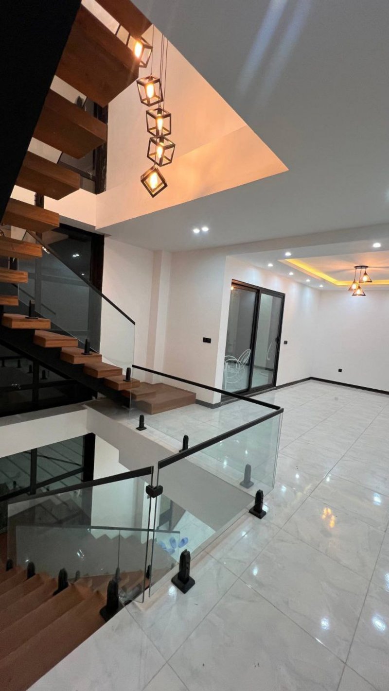 ویلا 384 متری سه خوابه در چمستان13734525547
