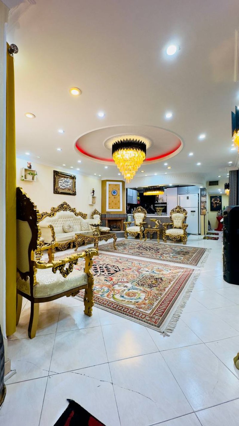 آپارتمان 85 متری دو خوابه در ارغوان اندیشه13746325775