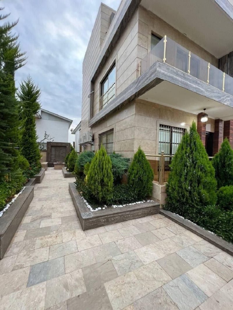 ویلا 300 متری چهارخوابه در نور نور مازندران13772426570
