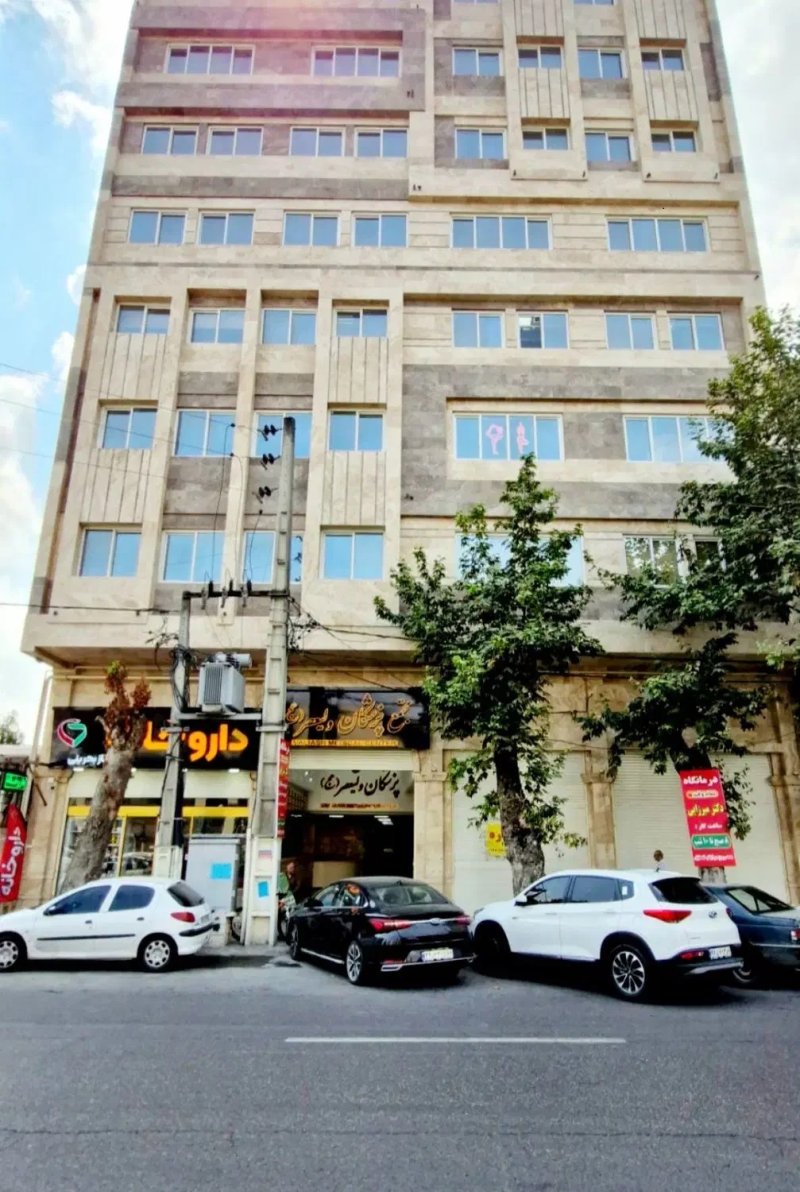 اداری 100 متری دو خوابه در خیابان ساری قائم شهر