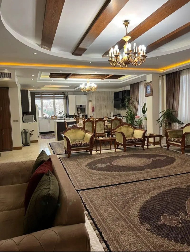 آپارتمان 135 متری سه خوابه در پونک تهران