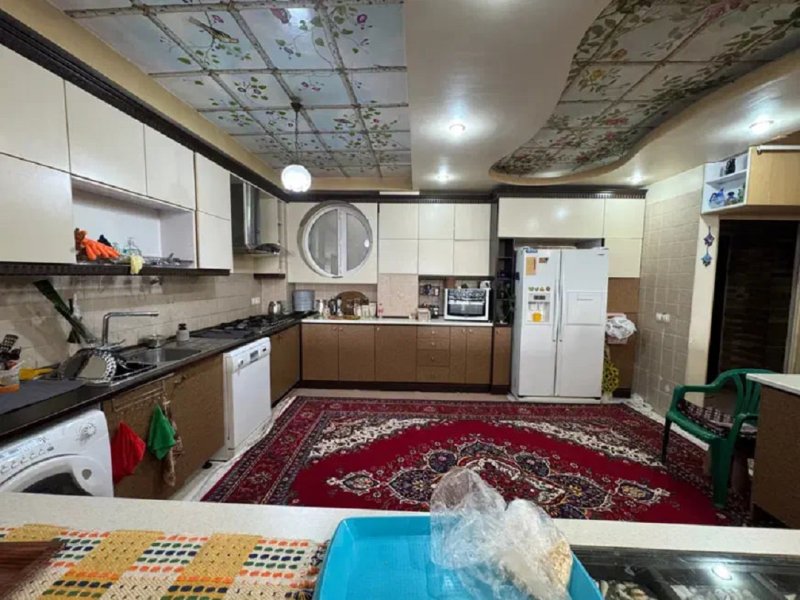 آپارتمان 180 متری سه خوابه در میدان گلستان کرج