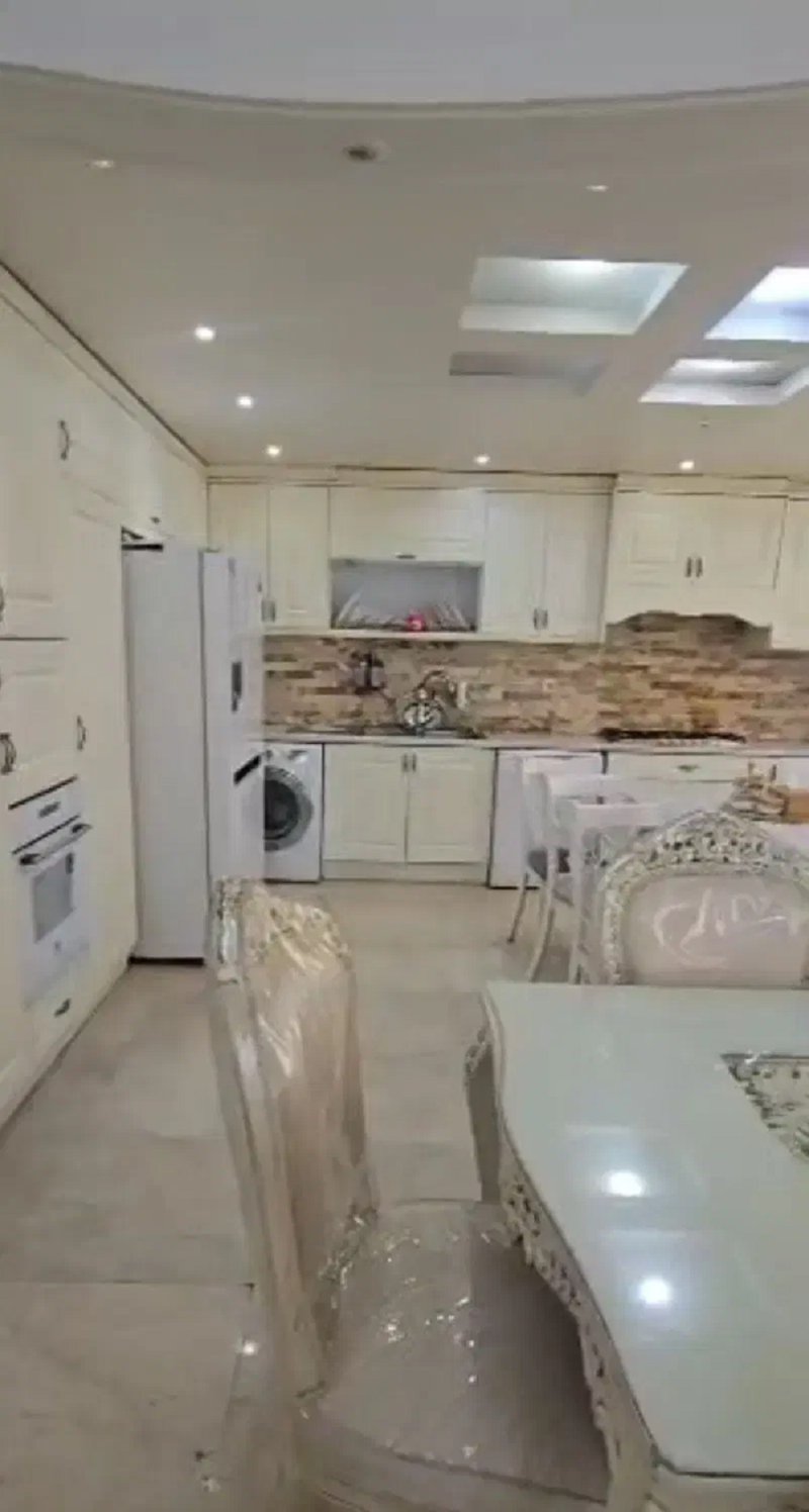آپارتمان 146 متری سه خوابه در المهدی تهران13984330299