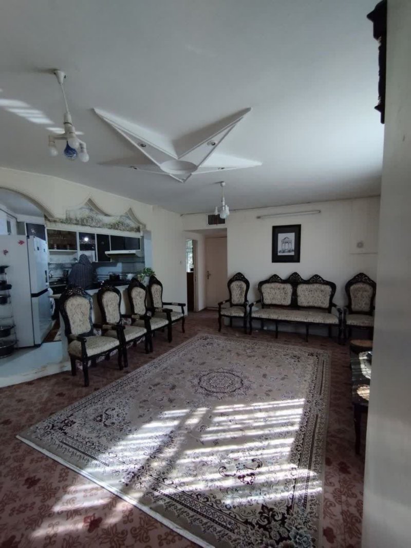 آپارتمان 78 متری دو خوابه در میدان عارف ملایر14037231079