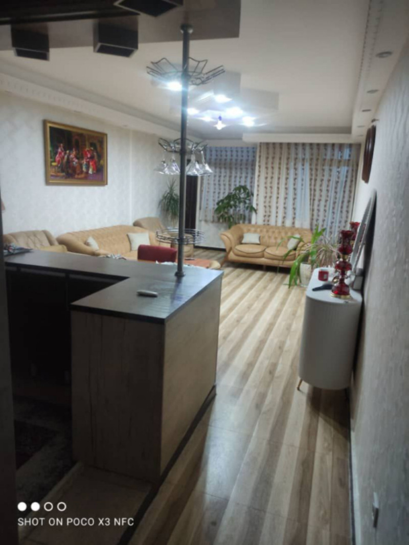 آپارتمان 74 متری دو خوابه در میدان زندیه ملایر1262343225