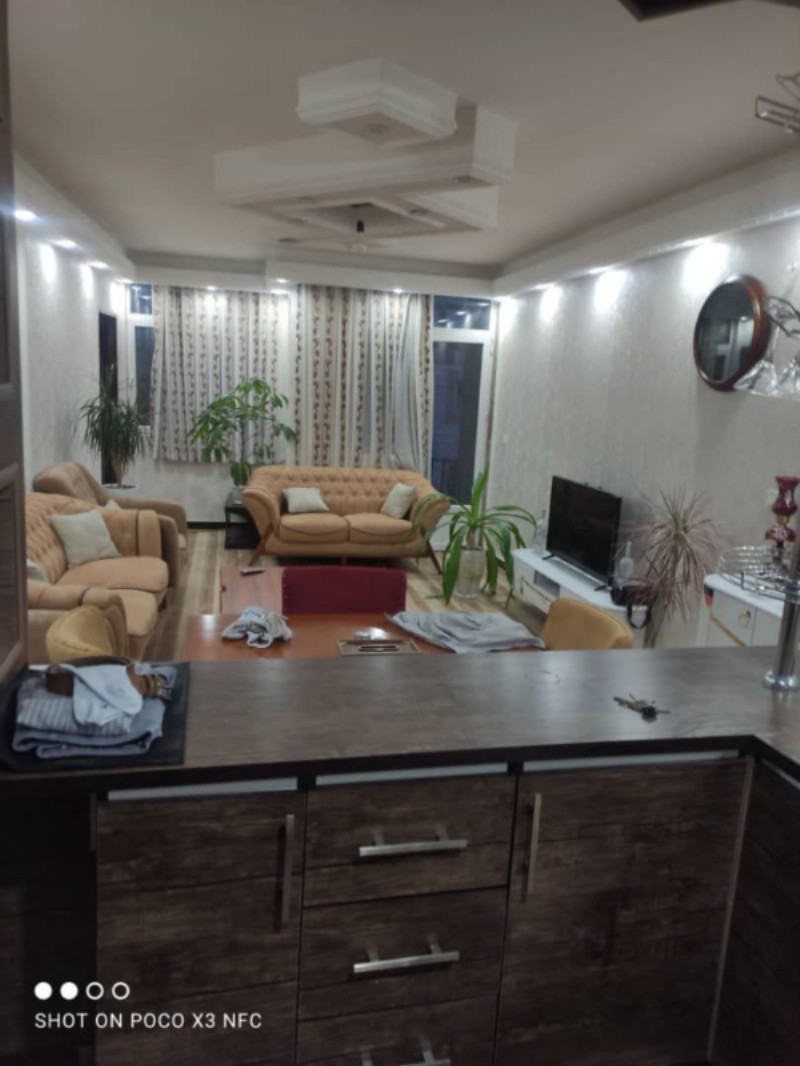 آپارتمان 74 متری دو خوابه در میدان زندیه ملایر1262343226