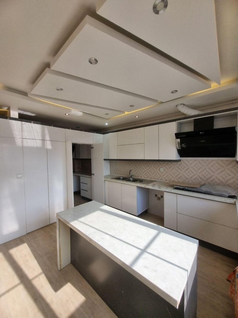 آپارتمان 217 متری چهارخوابه در معلم رشت14177032955
