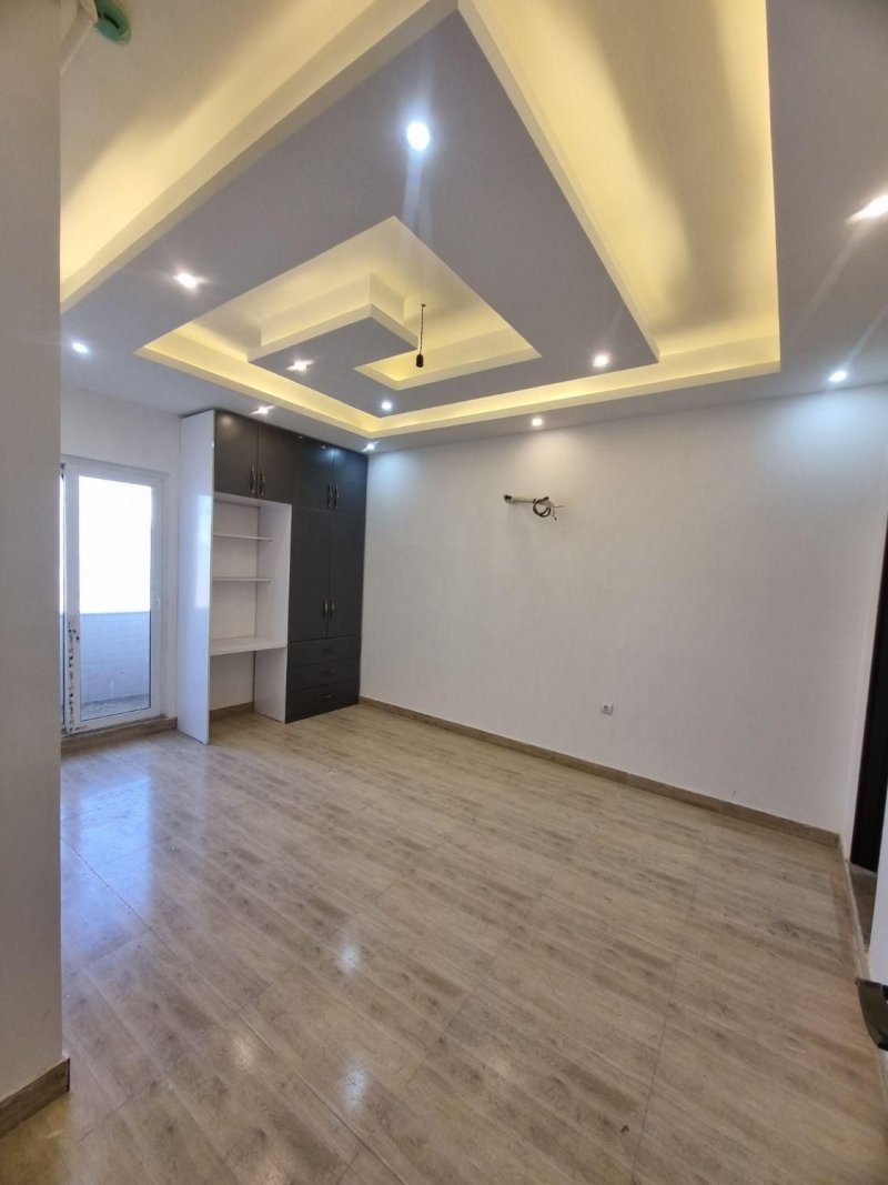 آپارتمان 217 متری چهارخوابه در معلم رشت14177032956