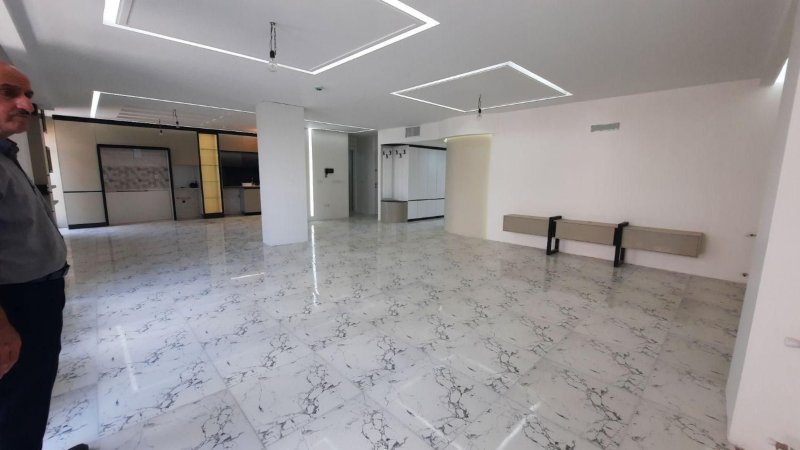 آپارتمان 157 متری سه خوابه در طالقانی همدان14324035261