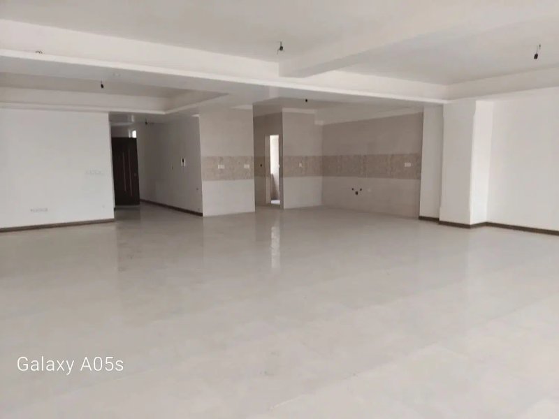 آپارتمان 220 متری سه خوابه در خیابان بعثت ساری14460537229