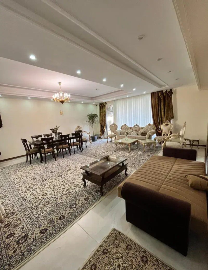 آپارتمان 180 متری سه خوابه در کوی زنبق کرج14484937459
