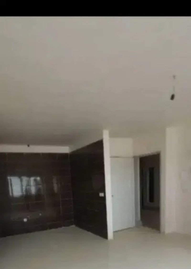 آپارتمان 84 متری دو خوابه در فاز 6 پرند14717040438