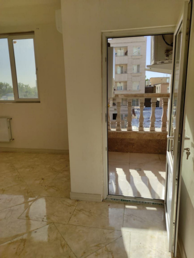 آپارتمان 114 متری دو خوابه در خیابان برق ملایر1264414054
