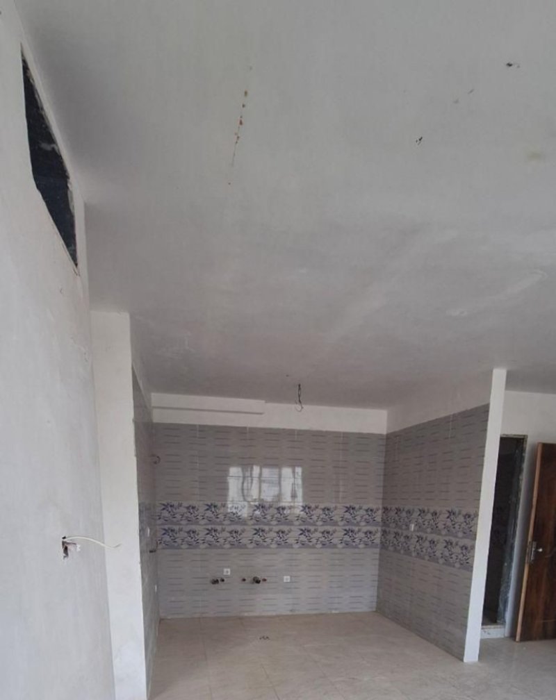 آپارتمان 83 متری دو خوابه در فاز 6 پرند14756440709