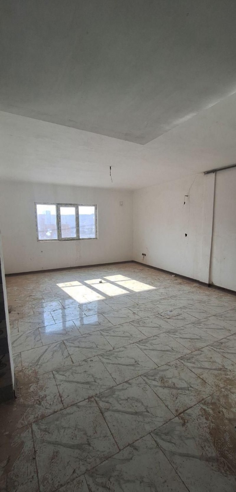 آپارتمان 83 متری دو خوابه در فاز 6 پرند14774640968