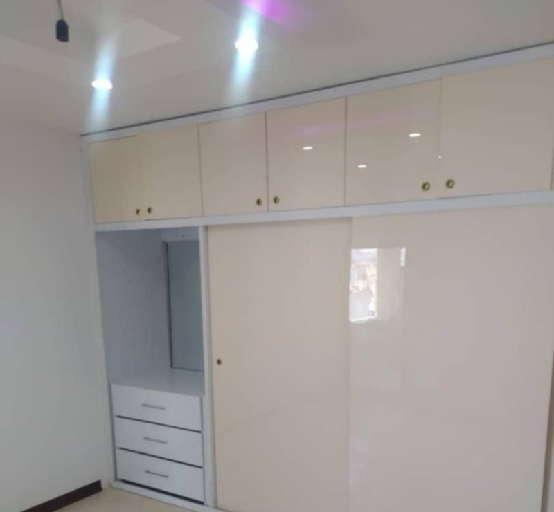 آپارتمان 85 متری دو خوابه در فاز 6 پرند14807741352