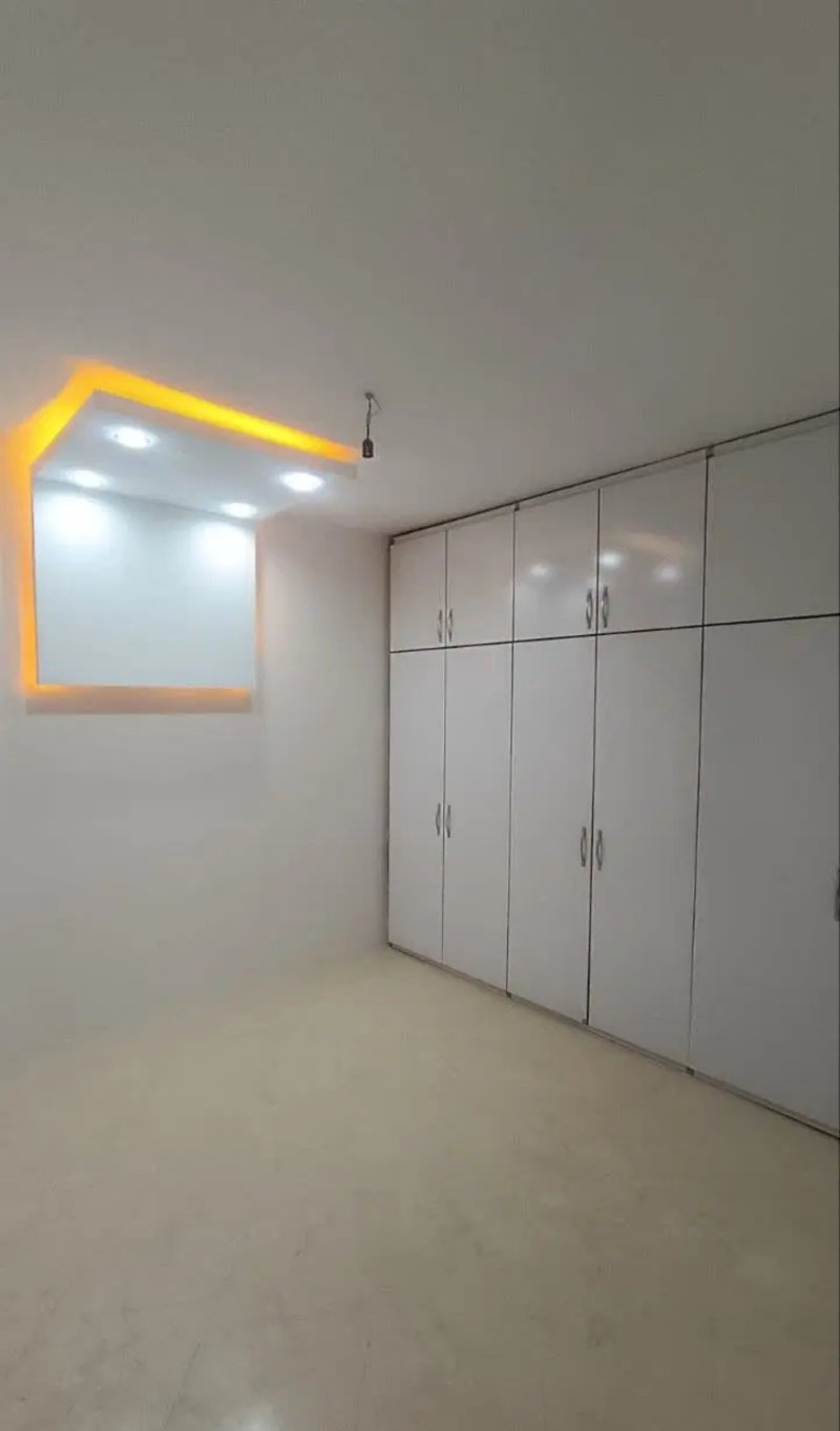آپارتمان 80 متری دو خوابه در فاز 6 پرند14820241496