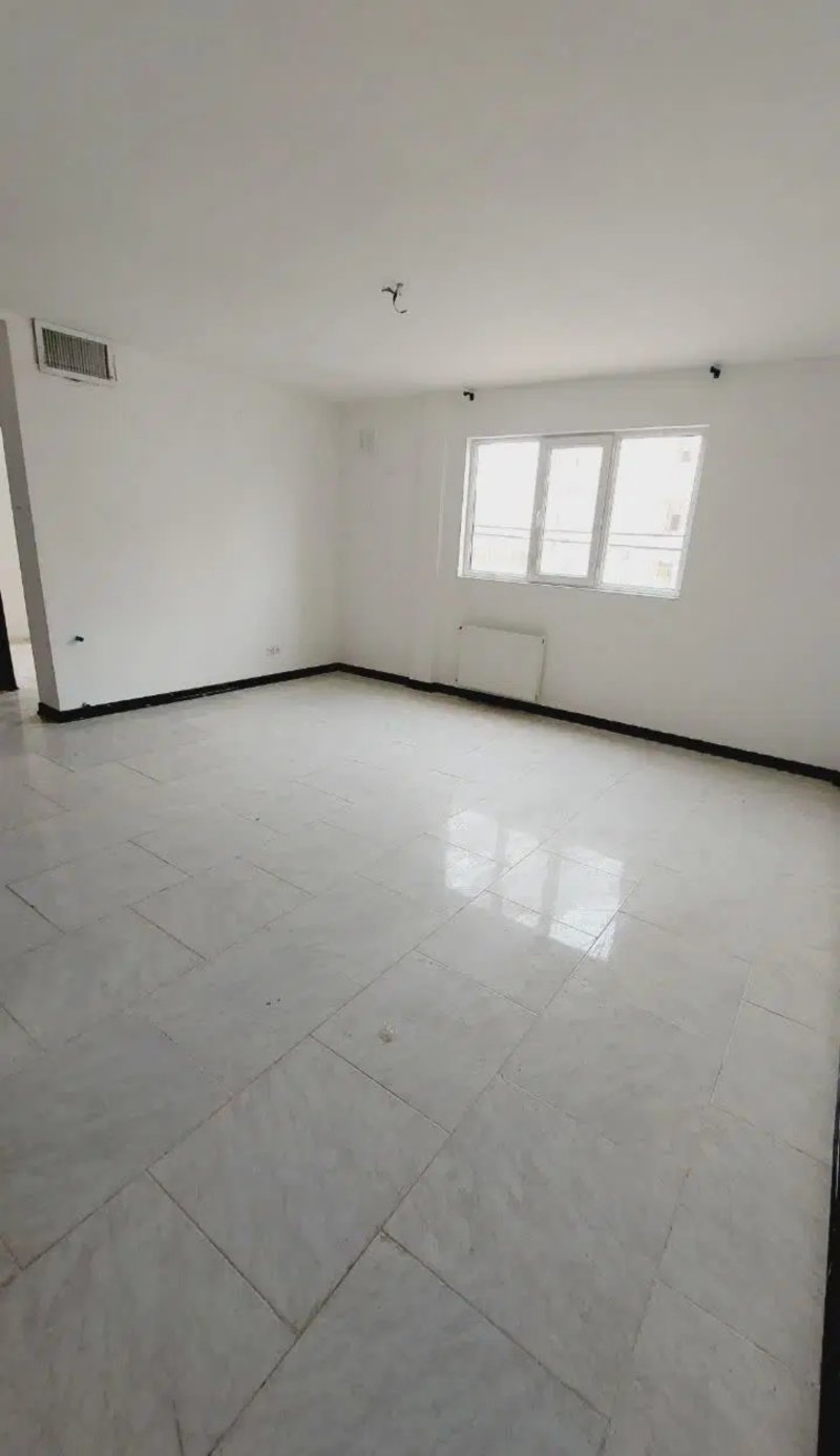 آپارتمان 81 متری دو خوابه در فاز 6 پرند14831641637