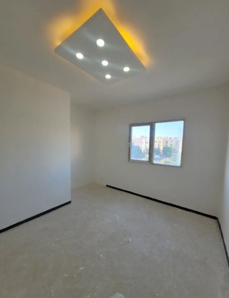 آپارتمان 84 متری دو خوابه در فاز 6 پرند14832241657